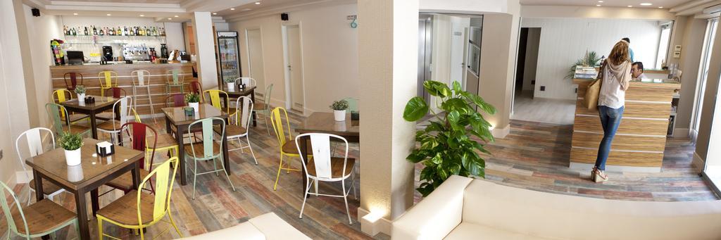 Hostal Loimar Torre Del Mar Bagian luar foto