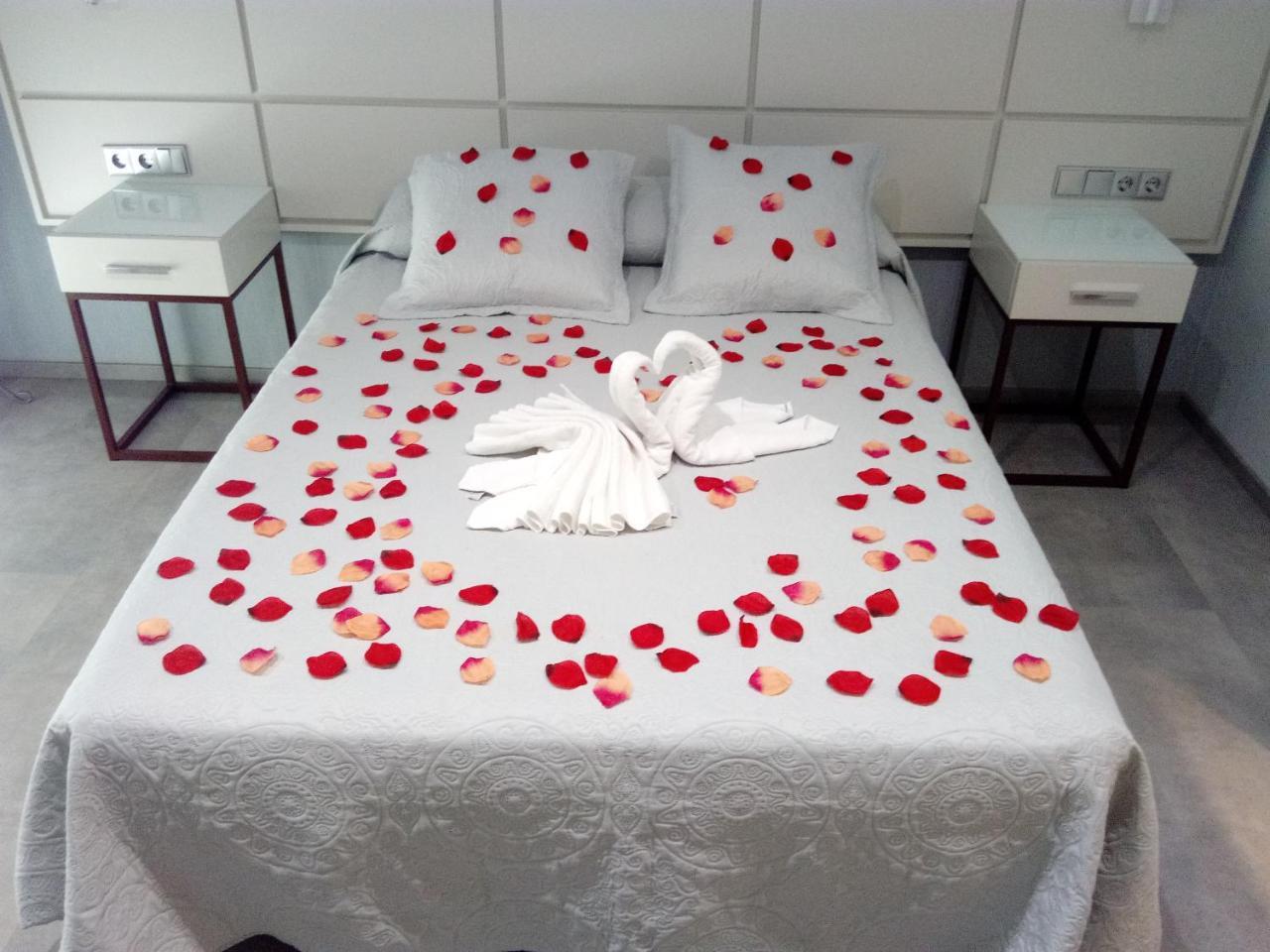Hostal Loimar Torre Del Mar Bagian luar foto