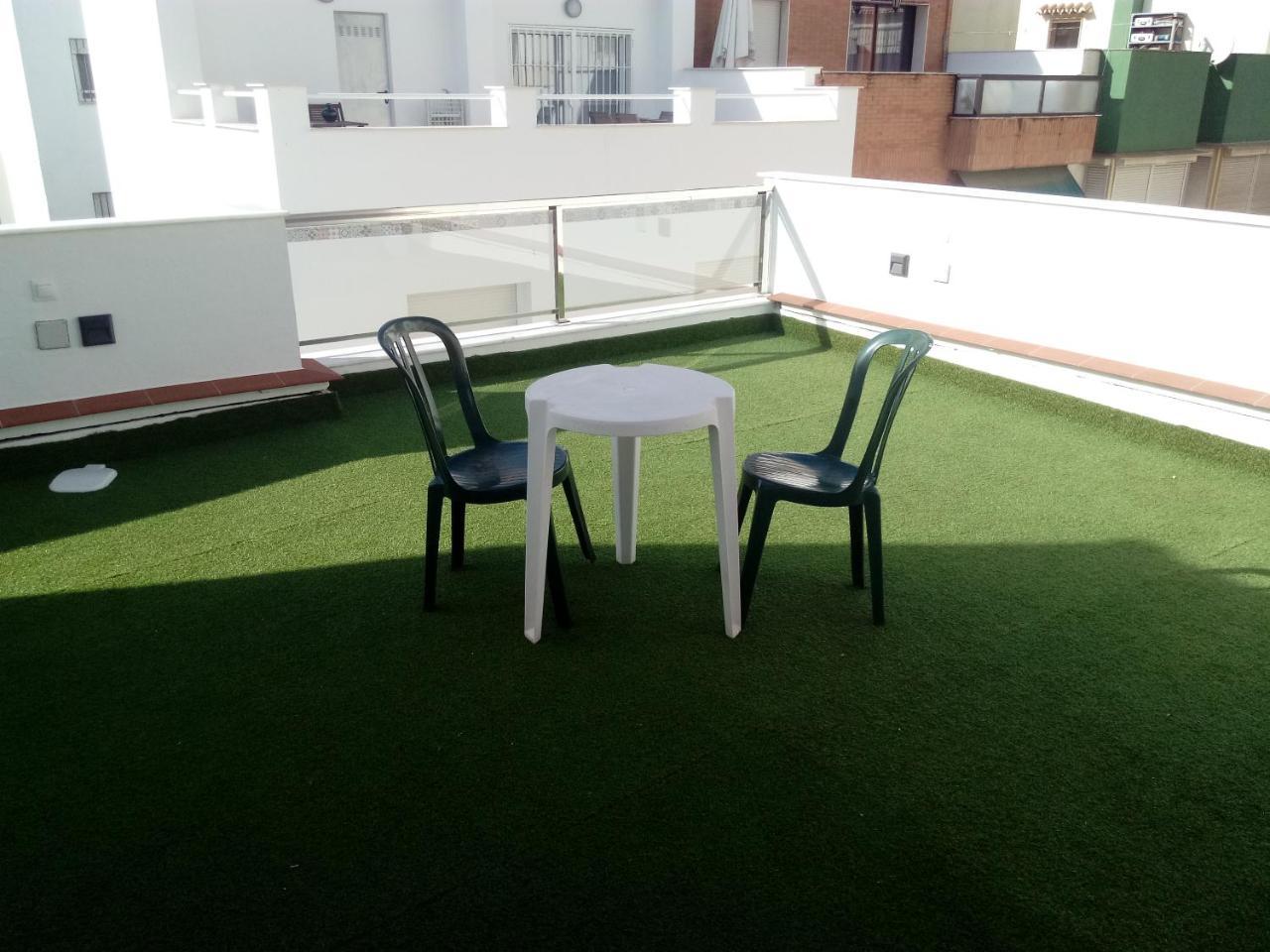 Hostal Loimar Torre Del Mar Bagian luar foto