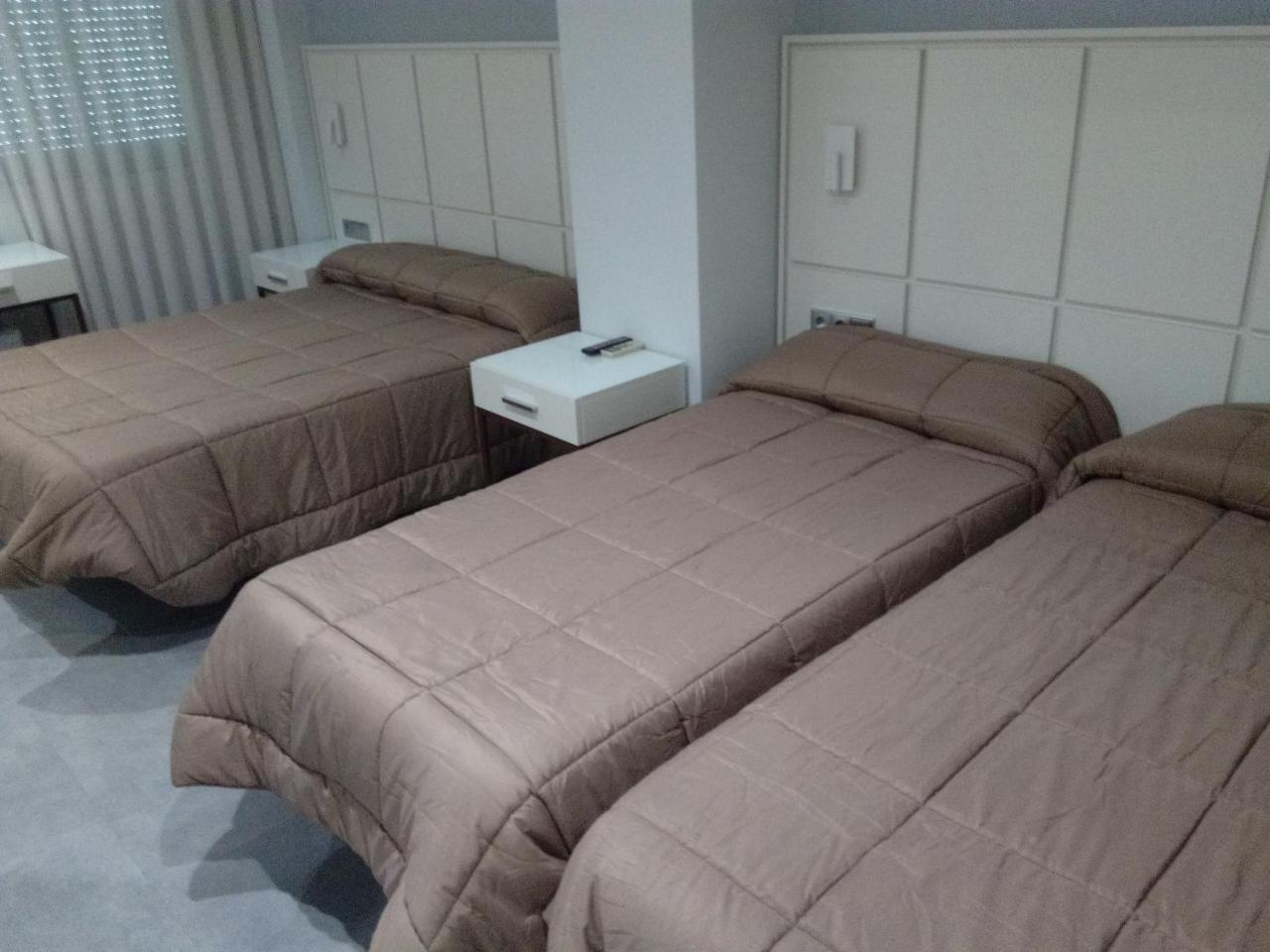Hostal Loimar Torre Del Mar Bagian luar foto
