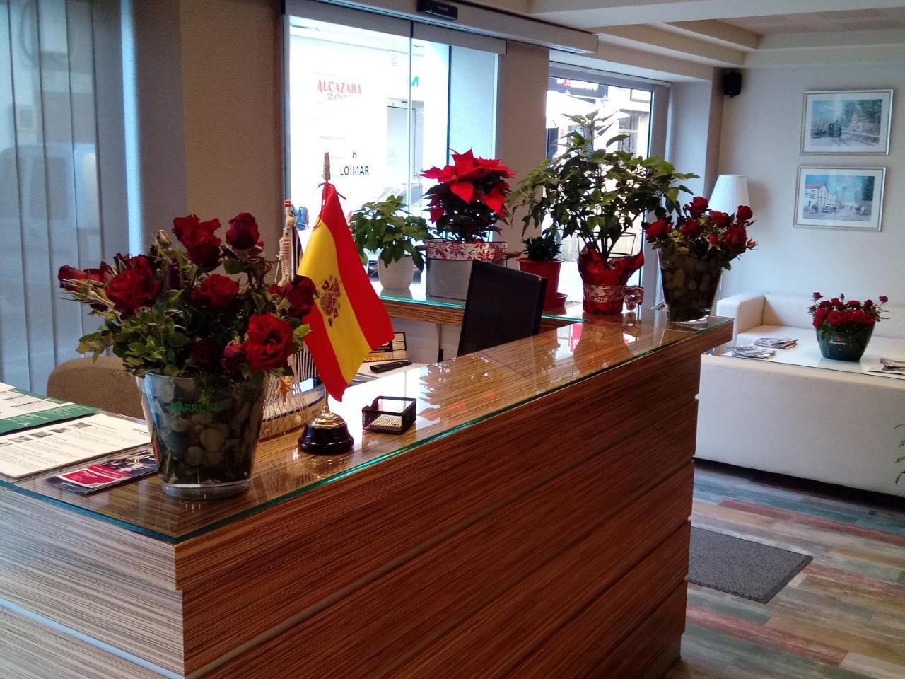 Hostal Loimar Torre Del Mar Bagian luar foto